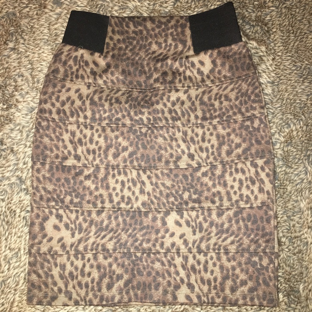 High waisted form fitting skirt
